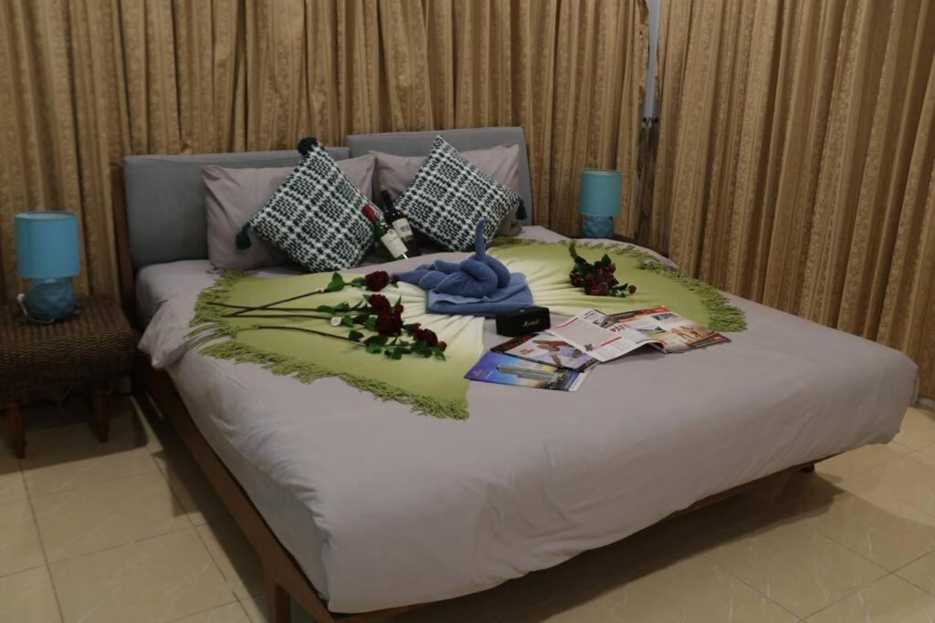 Villa 芭提雅泳池别墅/可步行中天海滩/近步行街/central Festival/加床最多住14人 Pattaya
